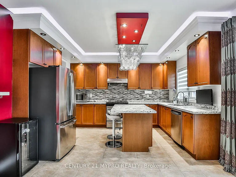 431 Woodspring Ave E — Photo 18