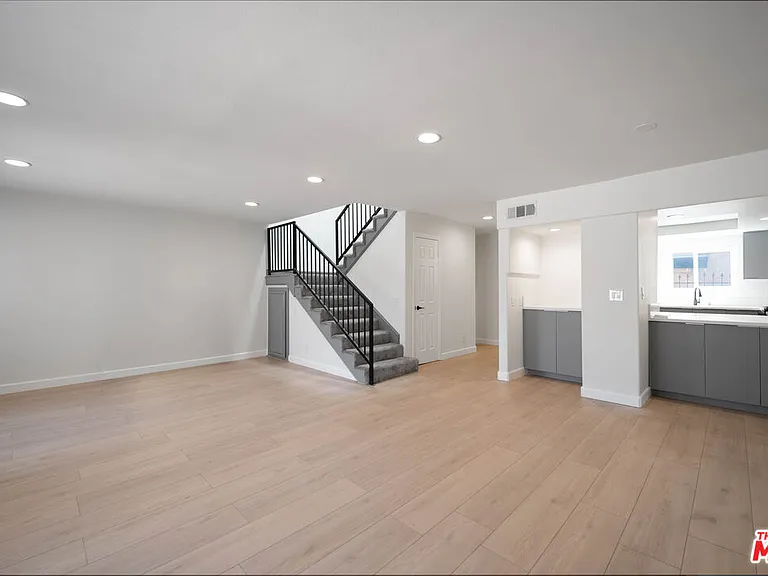 5327 Lexington Ave #B — Photo 11