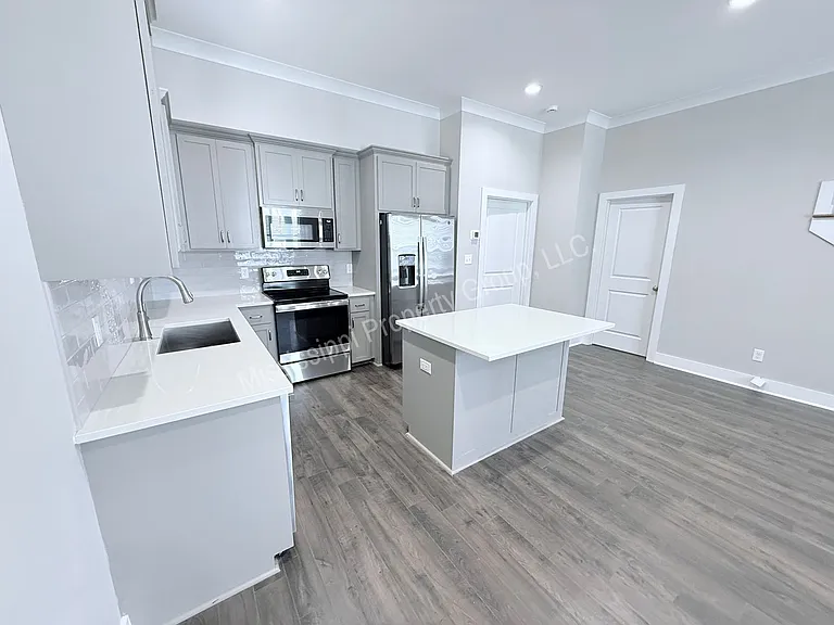 1402 Pleasant Dr — Photo 5
