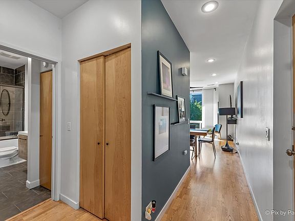 5th image of 2230 W Madison St Unit 302