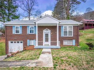 28 Waters Rd, Asheville, NC 28805