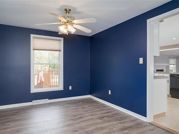 5th image of 100 Newberry Ln