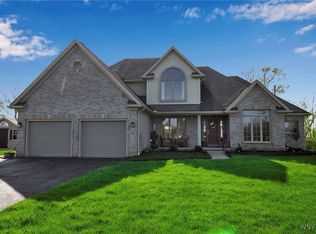 75 Stewart Ct, East Aurora, NY 14052