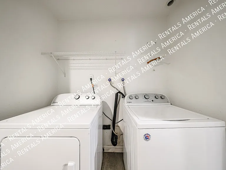 3213 S Albert Ave — Photo 19