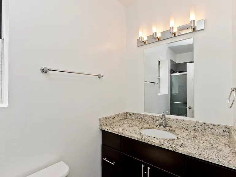 2246 W Belden Ave — Photo 8