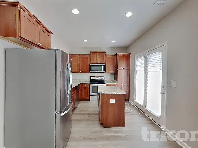 209 Ashmere Ct — Photo 6