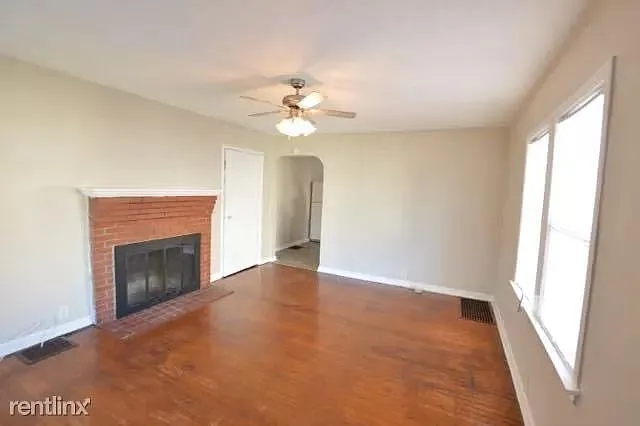 744 Lincoln St — Photo 3