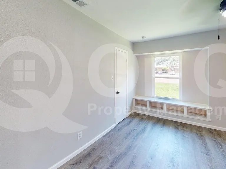 633 Stroud Ln — Photo 7