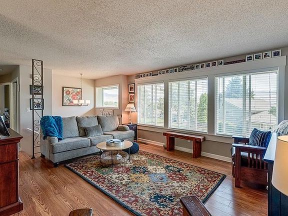 3rd image of 1100 Vista Pl APT T
