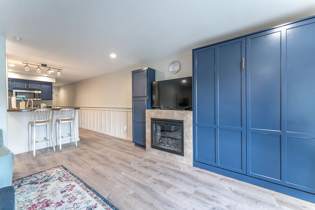 322 W Woodin Ave Unit 612 - 1 — Photo 3