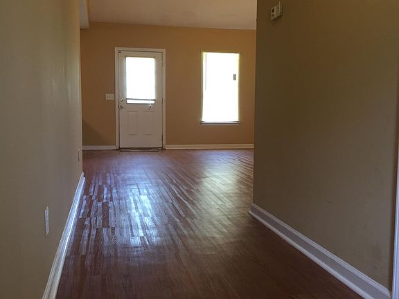 4th image of 906 Wexford Ln