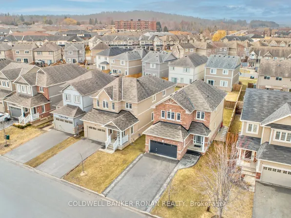 18 Jones St, New Tecumseth, ON L9R 0C1