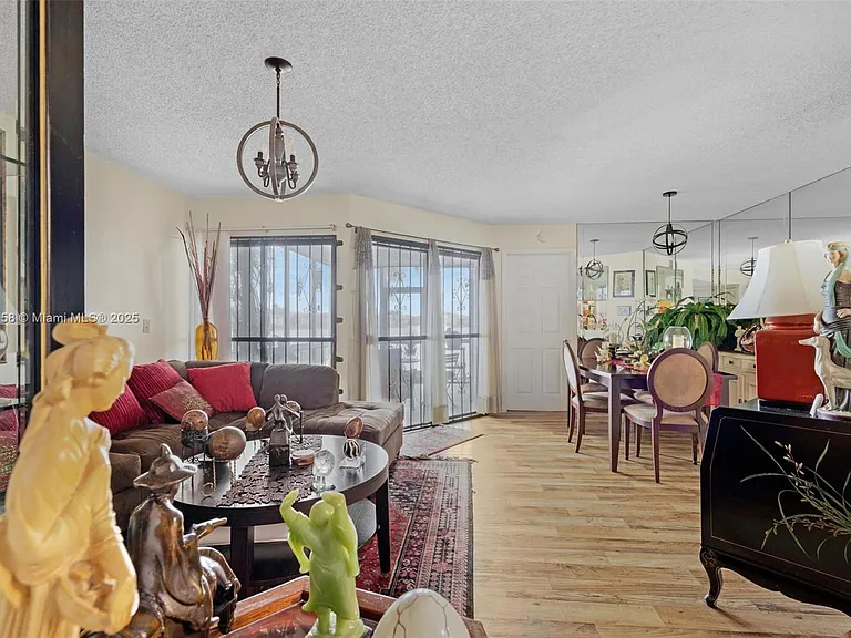 800 Independence Dr — Photo 17