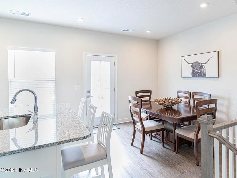 409 Fost Blvd — Photo 6