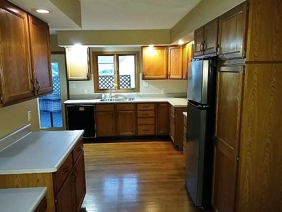 5th image of 328 Sheridan Dr