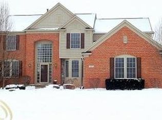 475 Hampton Woods Ln, Lake Orion, MI 48360