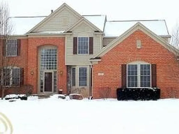 475 Hampton Woods Ln, Lake Orion, MI 48360