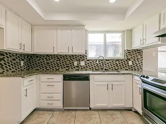 3rd image of 10423 Towne Oak Ln