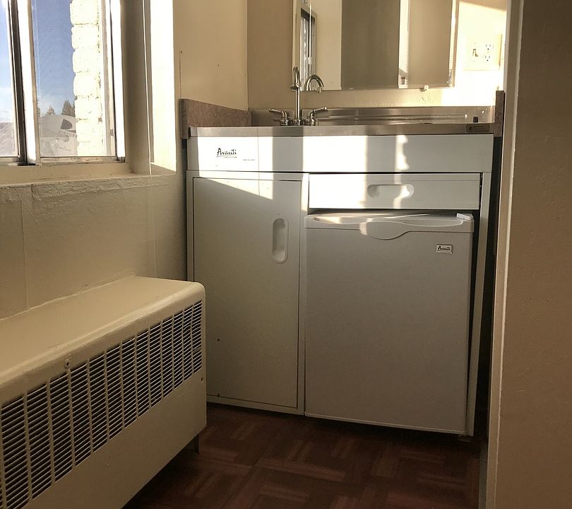 2nd image of 614-626 Victorian Ave #5