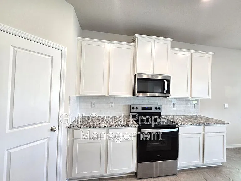 611 160th St E — Photo 3