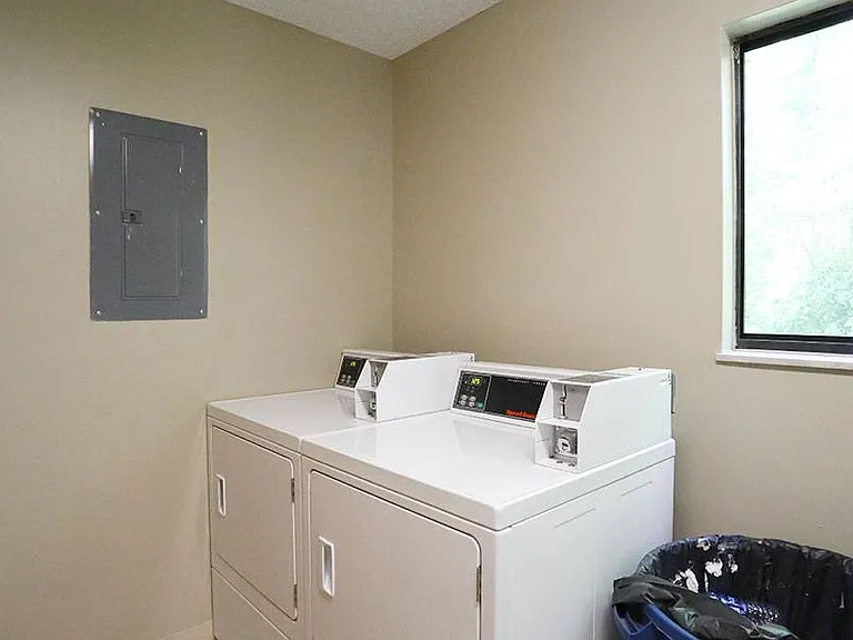 SYCAMORE CREEK APARTMENTS — Photo 18