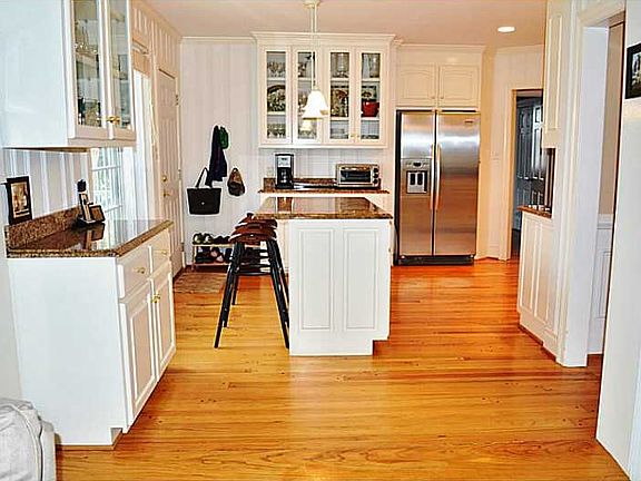 3rd image of 123 Parkway Dr