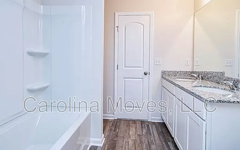523 Springtime Ln — Photo 3