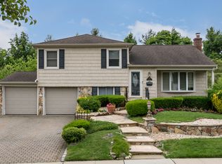 120 Colony Ln, Syosset, NY 11791