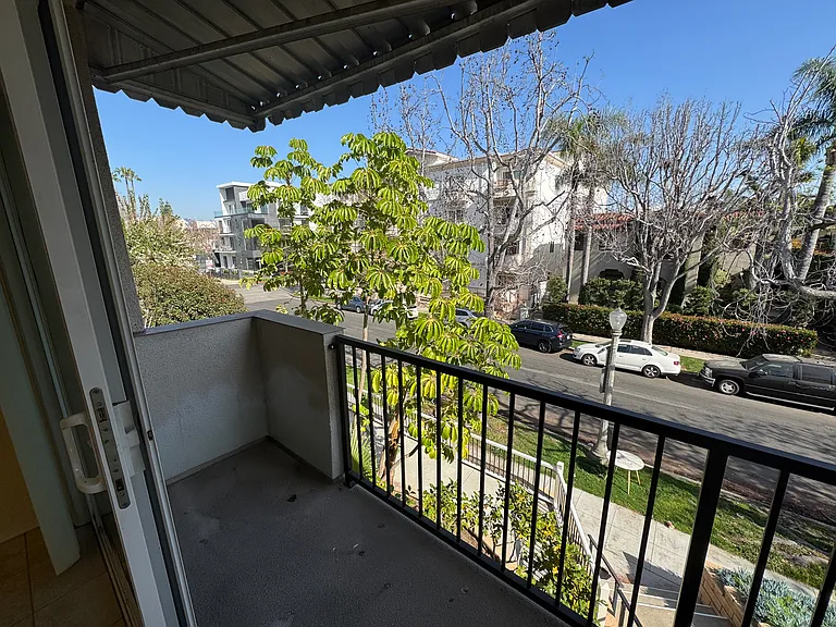 1115 Rexford Dr #3 — Photo 2