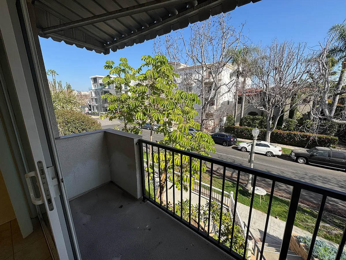 Building Photo - 1115 Rexford Dr #3