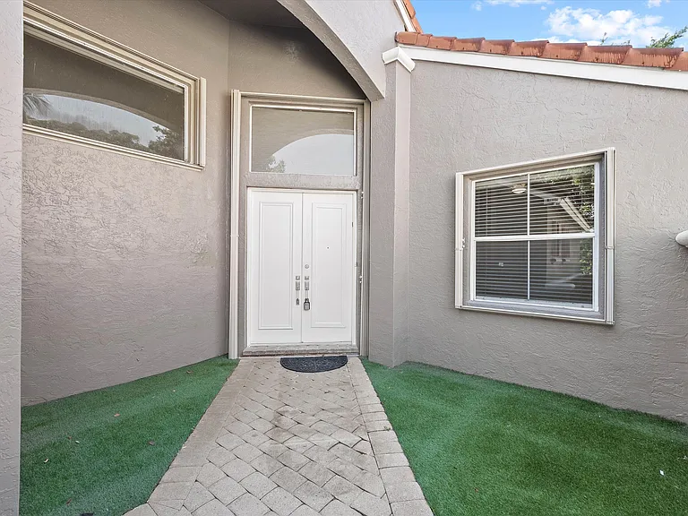 10860 Fairmont Village Dr — Photo 4