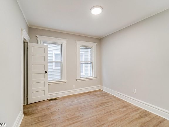5th image of 377 N Grove St