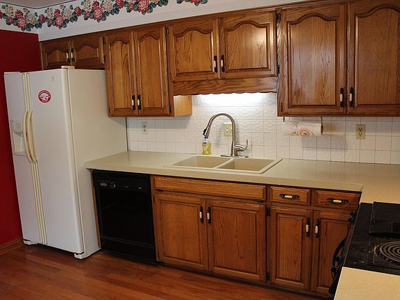 3rd image of 835 E Superior St