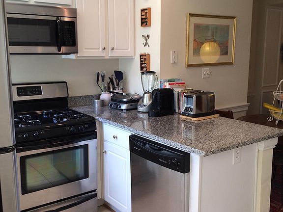 3rd image of 33 W Locke Ln Unit 1