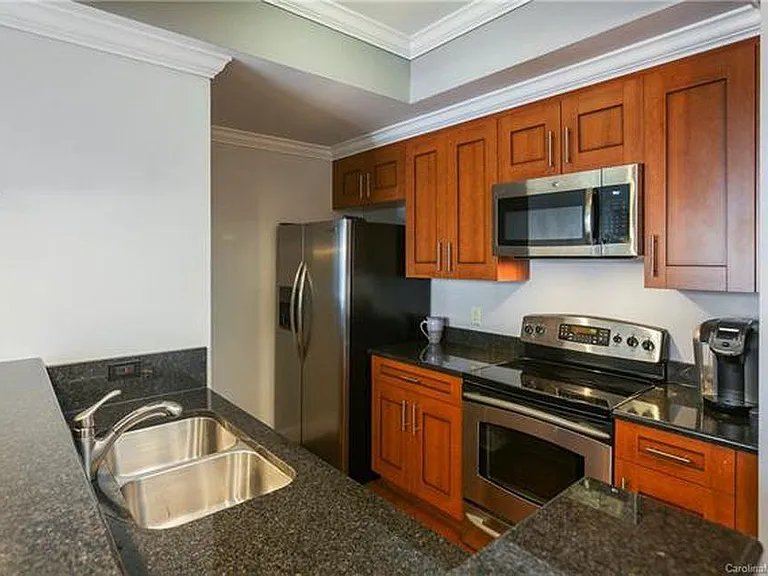 300 W 5th St #635 — Photo 8