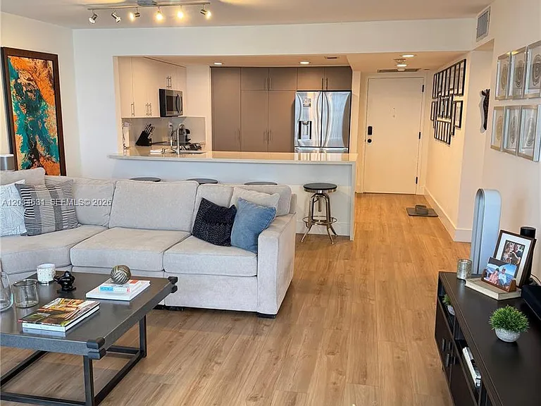 1925 Brickell Ave #2011 — Photo 4