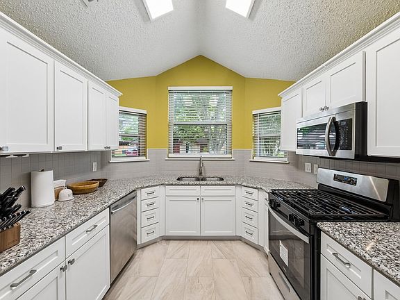 4th image of 1054 Margate Dr