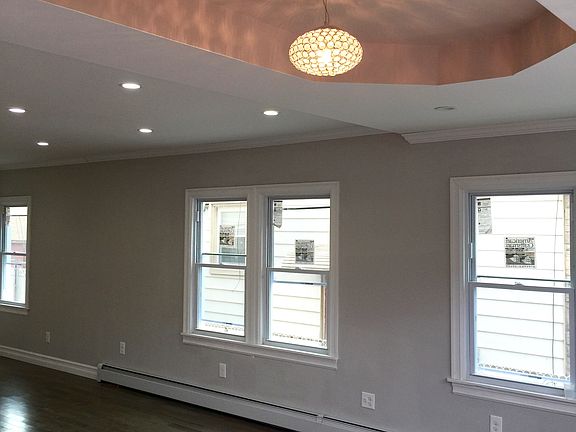 4th image of 209 St 114 Ave