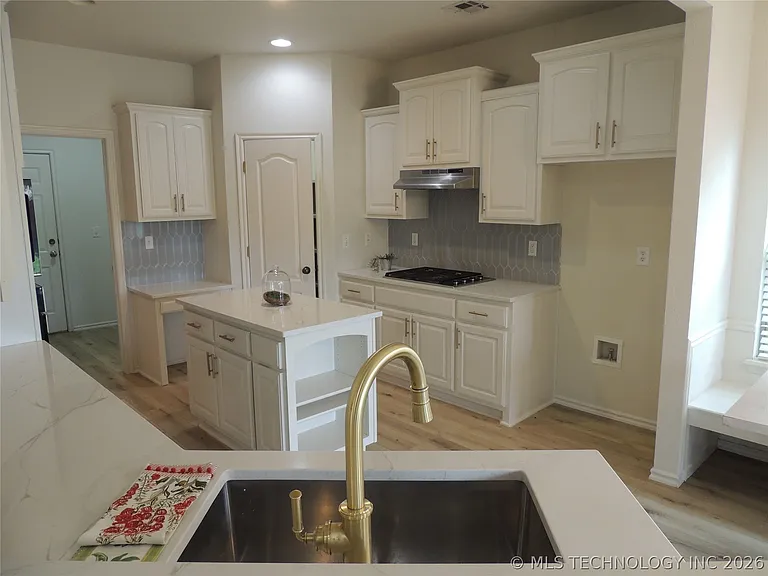 4416 W Indianola St — Photo 25