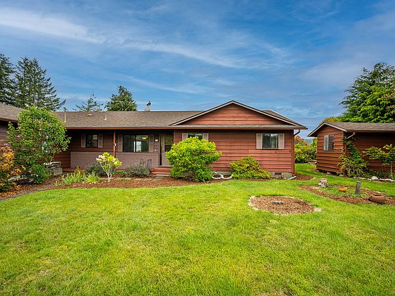 2nd image of 871 SE River View Ln