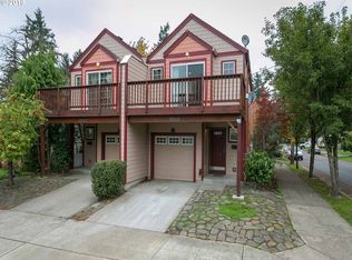 10543 NE Holladay St, Portland, OR 97220