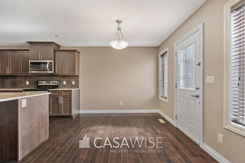 3 bed, 2.5 bath, 1450 sqft, $2,000 — Photo 3