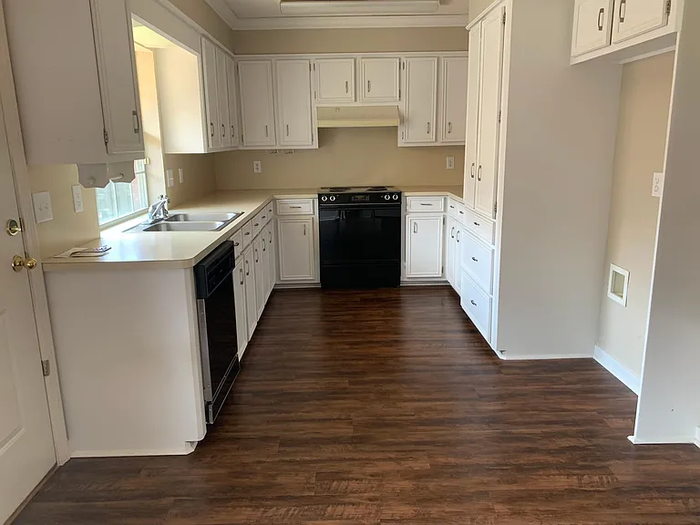 605 Biscayne Cv E — Photo 4