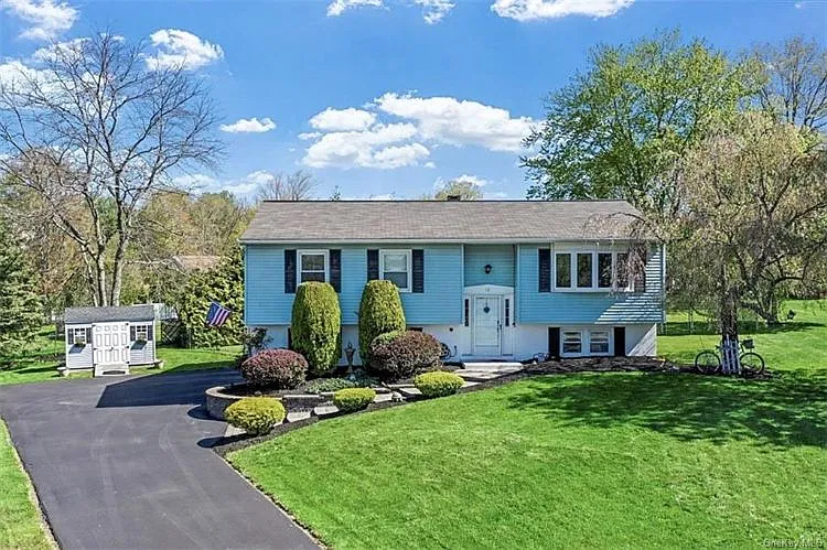 12 Puritan Ln photo 1