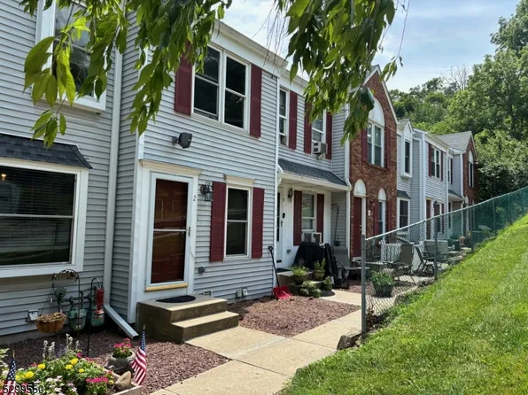 4 Colonial Ct, High Bridge Boro, NJ 08829