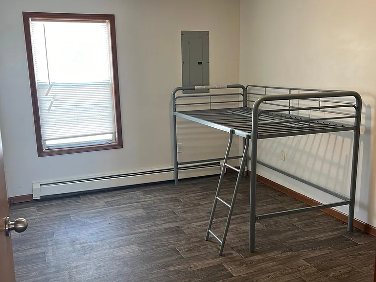 608 W Pine St — Photo 3