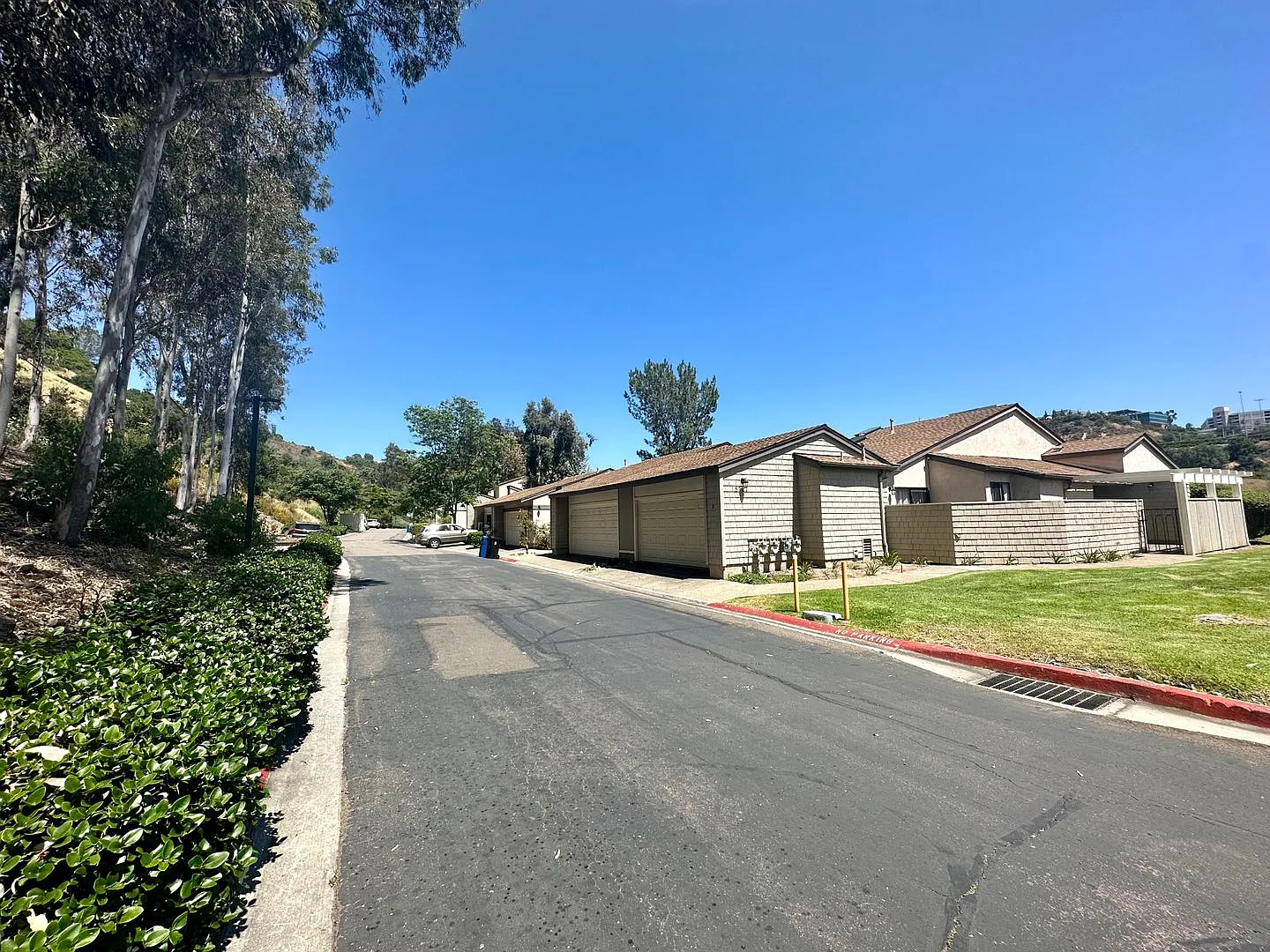 Lovely 3 bedroom 2 bath townhome In the Allied Gardens! — Photo 3