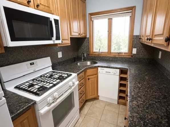 147-149 Clara St Room 1, New Bedford, MA 02744