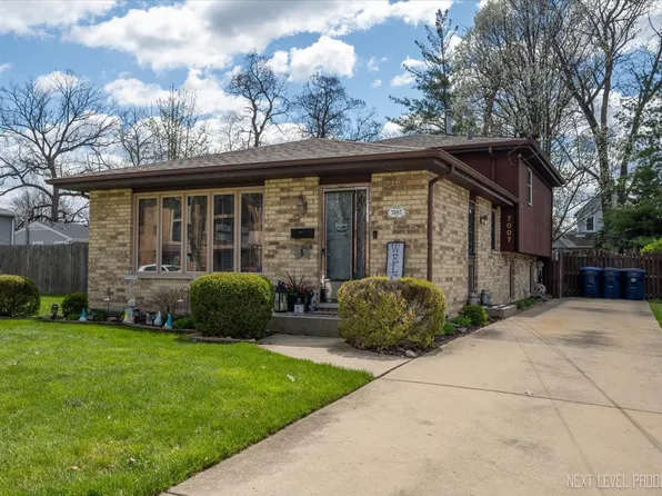 7007 W 110th St, Worth, IL 60482