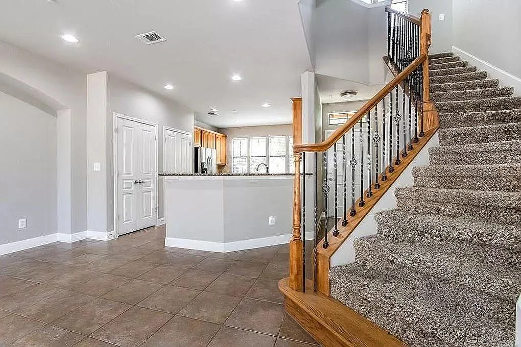 3 bed, 2.5 bath, 1967 sqft, $2,900 — Photo 4